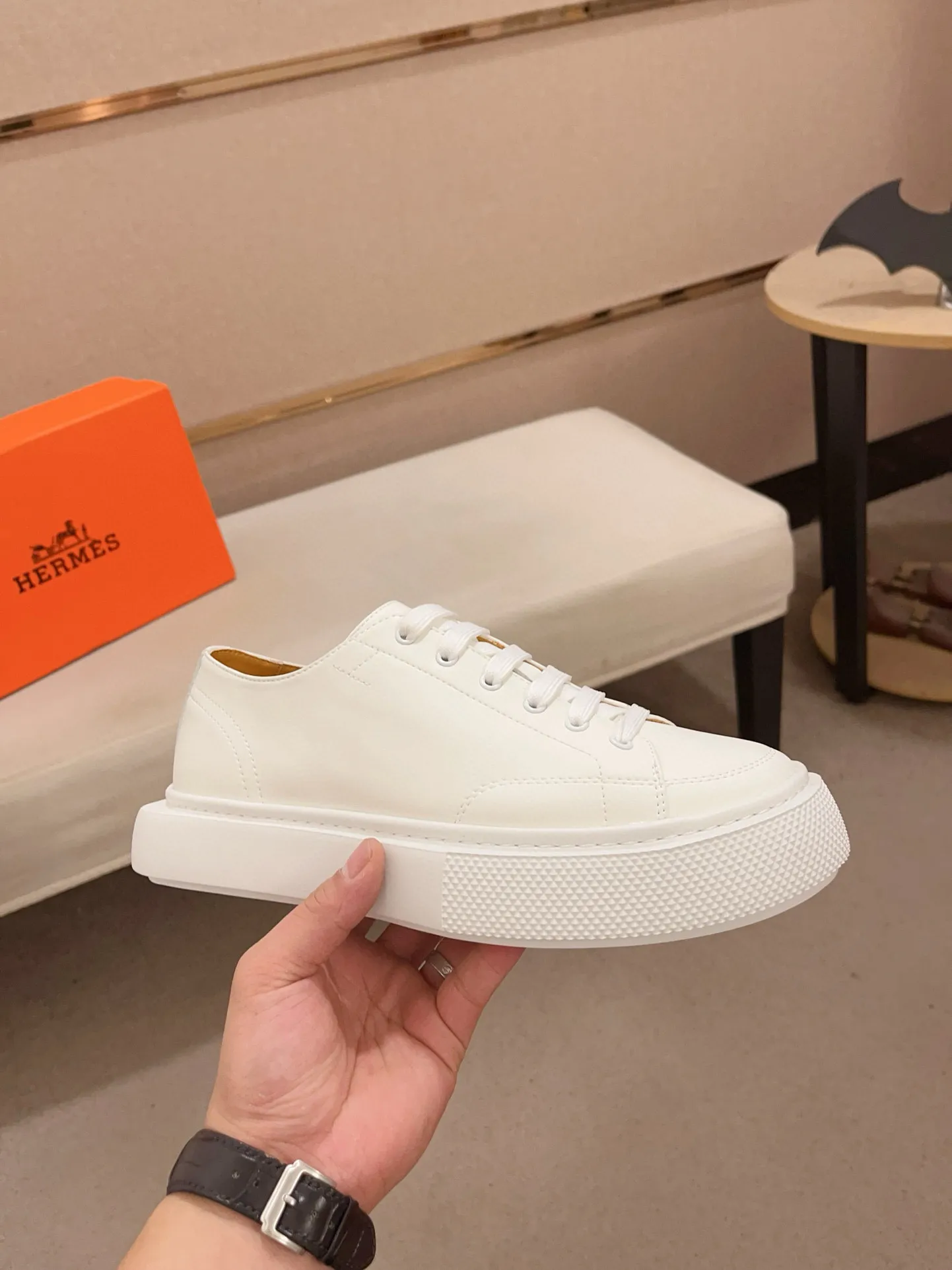 Men's clothing and shoes💰: 442💰《HERMES》【Classic original single version】Hermès; top 🔝purchase agent🔍🔍men's latest 🇺🇸 counter sales simultaneously, imported from Italy original ▲▲cowhide ▲▲ (high-end, nobility, class) ) Exquisite workmanship (Italian 🇮🇹 imported water-dyed 🐂 cowhide lining) sole: original sole provided by the original factory, ⚠️exclusive double-layer activity·TPR·rubber·combined molded outsole; super comfortable·wear-resistant·non-slip·environmental protection The real thing is more beautiful if you take the real thing (high quality, follow the order). You can enter and exit the counter at will * Number of yards: 38-44 (45 can be customized and cannot be returned or exchanged)